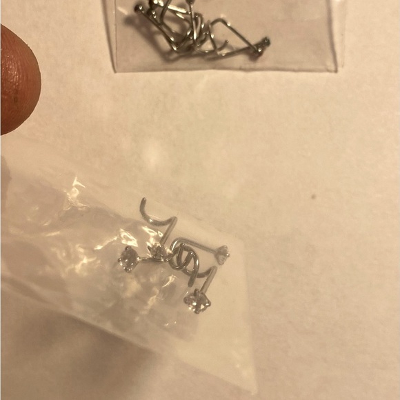 4 unique nose rings, 12 studs - Picture 5 of 12